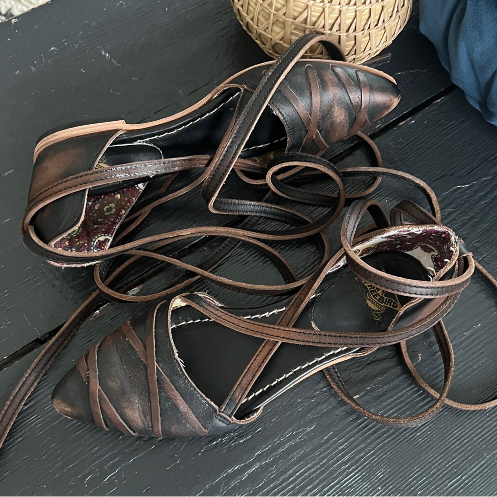 Freebird By Steven Eryn Distressed Black/Brown  Lace Up Ballet Leather Flats 9 - Picture 4 of 14
